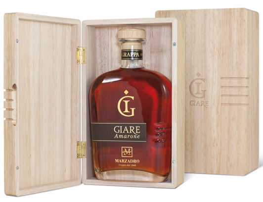 Marzadro Grappa Giare Amarone in der Holzkiste, 0,7 l Marzadro Grappa Giare Amarone in der Holzkiste, 0,7 l